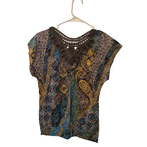 Maurices Womens Size XL Short Sleeve Cap Pullover VNeck Shirt Top Back Embellish - Picture 3 of 3